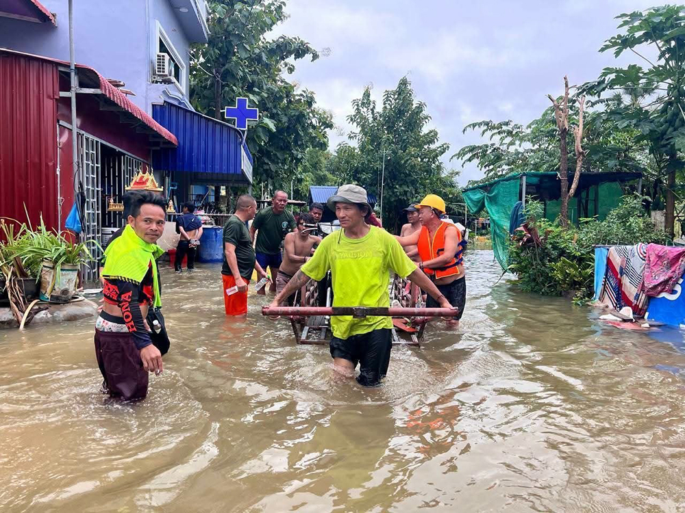 Poipet City Authorities Evacuate 285 Families Amid Rising Floodwaters