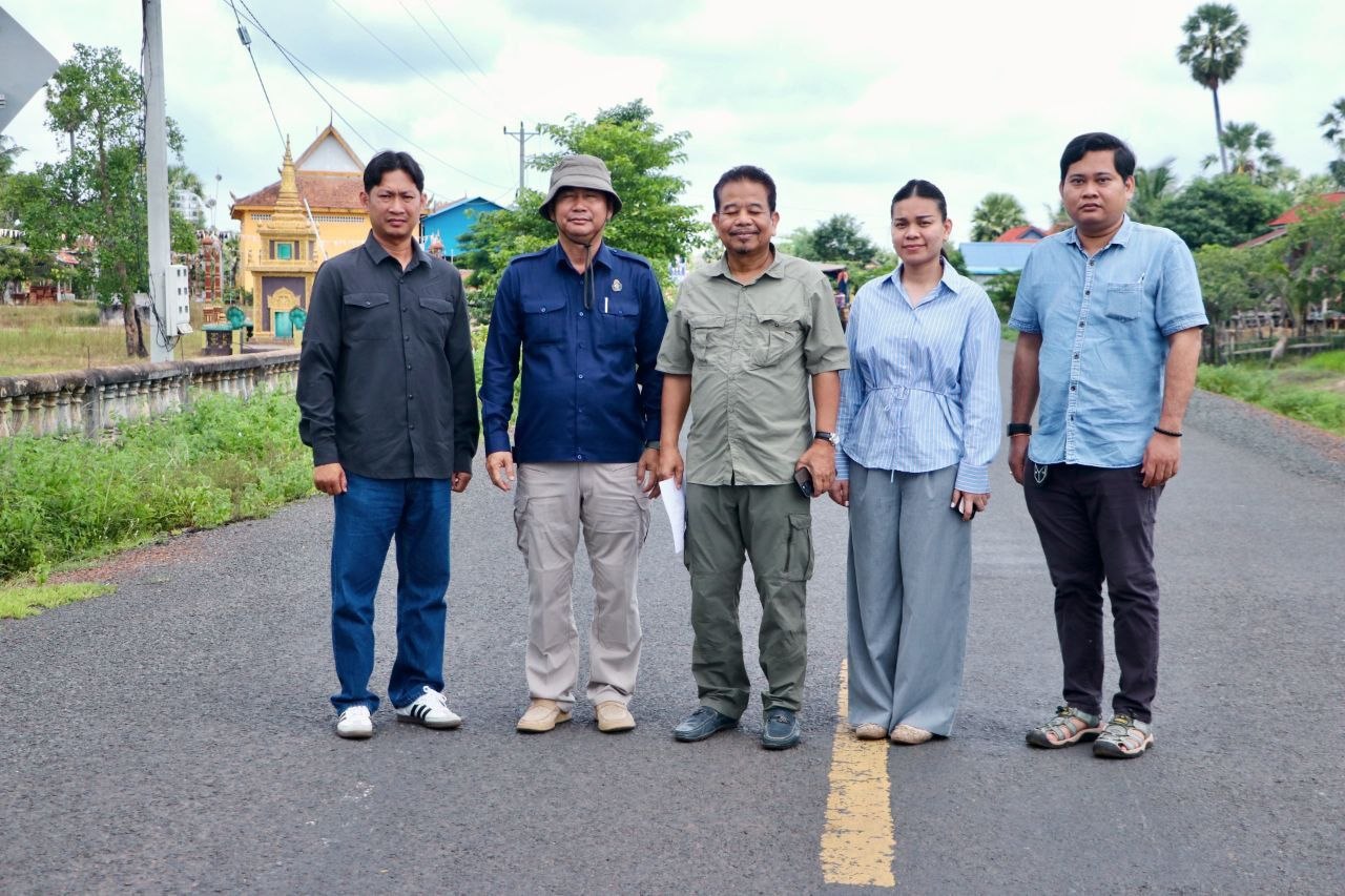 Cambodia Urges Residents to Participate in Rural Road Maintenance, Calling Them 'Lifelines of the Economy'