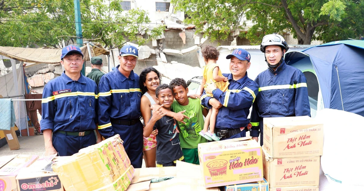 Vietnam's Humanitarian Efforts Shine Internationally, Focus Remains on Fallen Soldiers Domestically