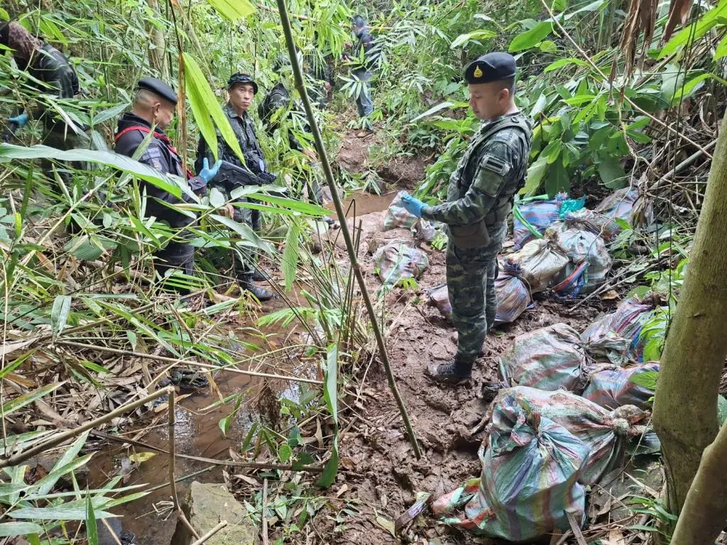 タイ北部チェンマイで軍と麻薬密輸組織が銃撃戦、覚醒剤270キロを押収