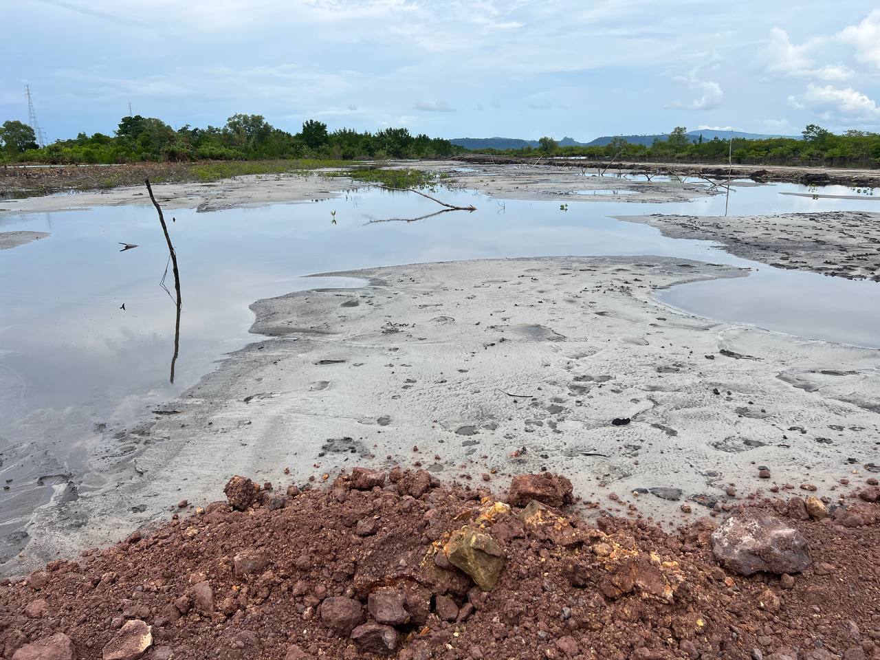 Illegal Sand Dredging Site Raided in Koh Kong's Tatai Wildlife Sanctuary