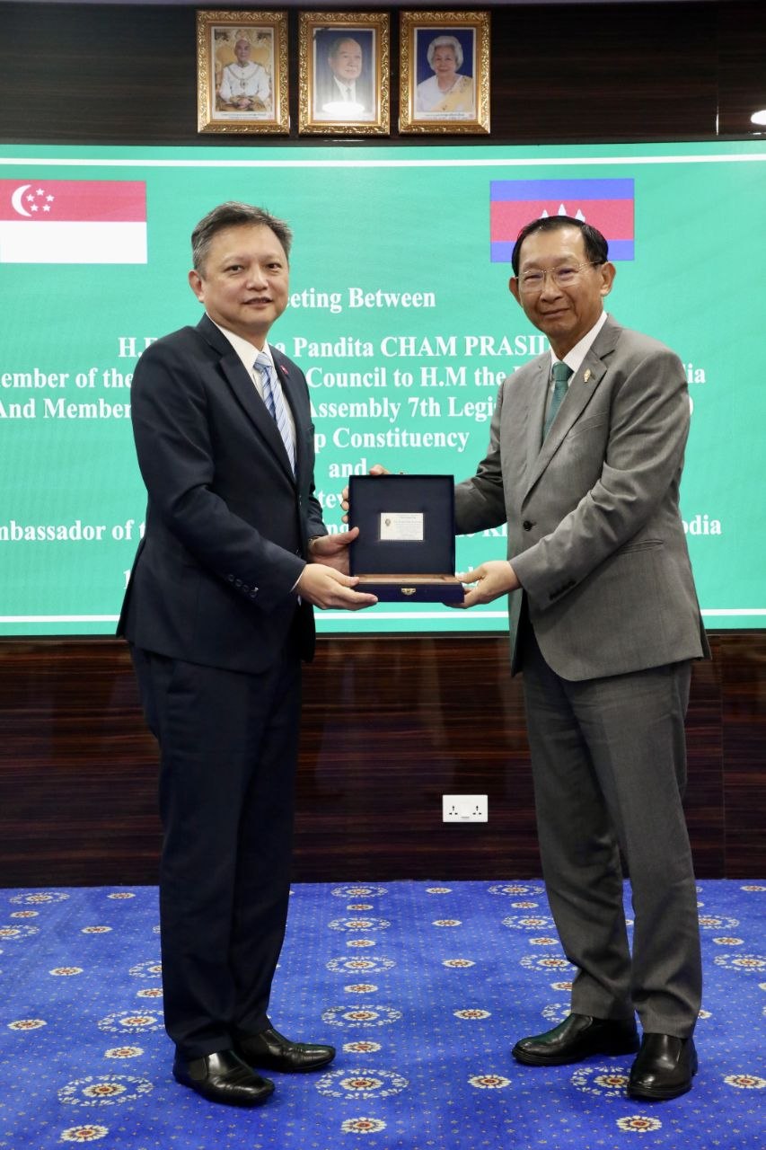 Cambodia and Singapore Pledge to Enhance Diplomatic Ties and Economic Cooperation