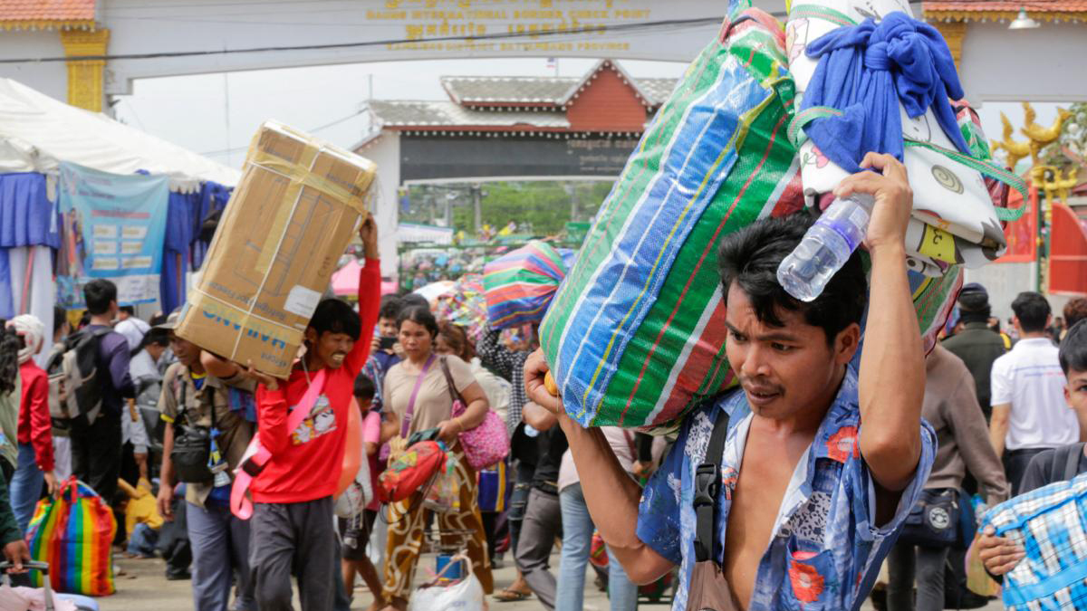 帰国労働者、経済は潤うも家計は圧迫 カンボジアのジレンマ