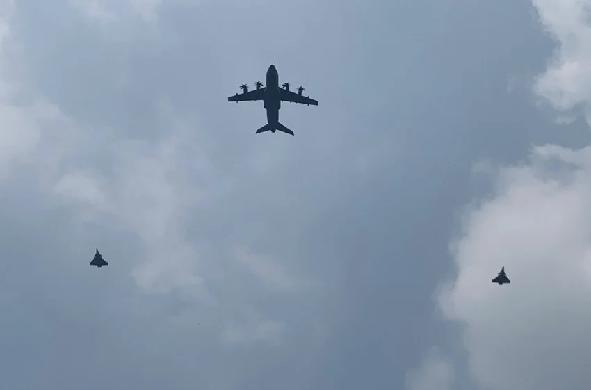インドネシア独立記念日、ラファール戦闘機が初飛行披露