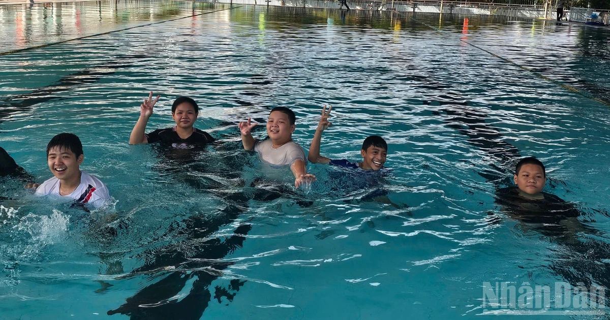 An Giang: Binh Duc Commune Swimming Pool Reopens, Serving Community Recreation and Safety