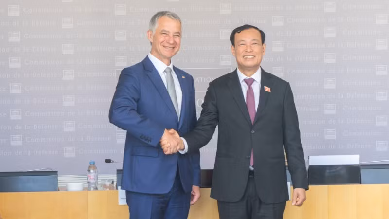 Vietnam and France Boost Defense and Security Cooperation