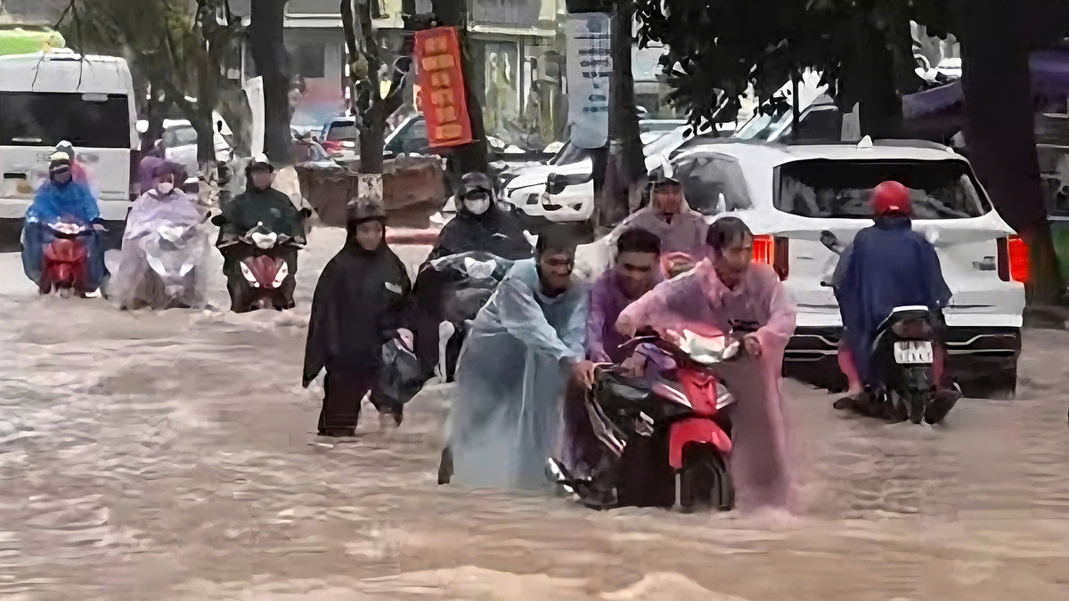 プーケット島、豪雨で深刻な浸水被害 交通網に影響