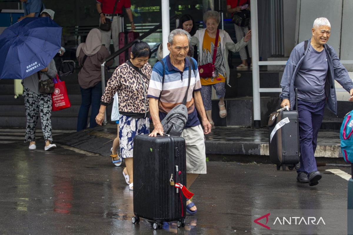 インドネシア、7月の観光客数6月比10%増 経済回復の兆し