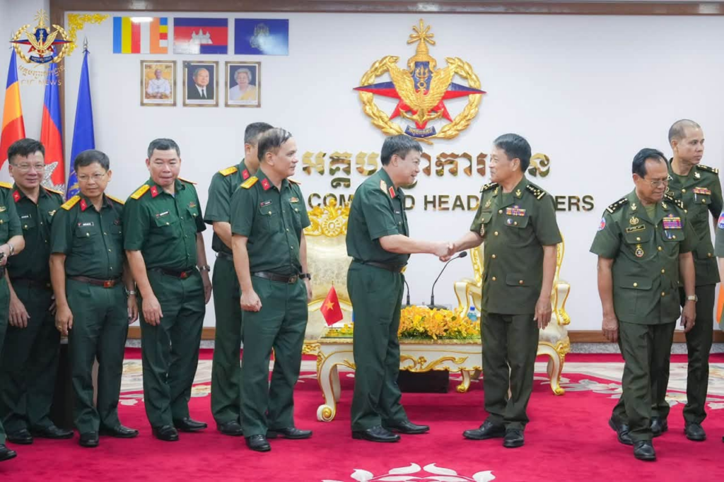 ベトナム、カンボジアとの防衛協力深化を約束
