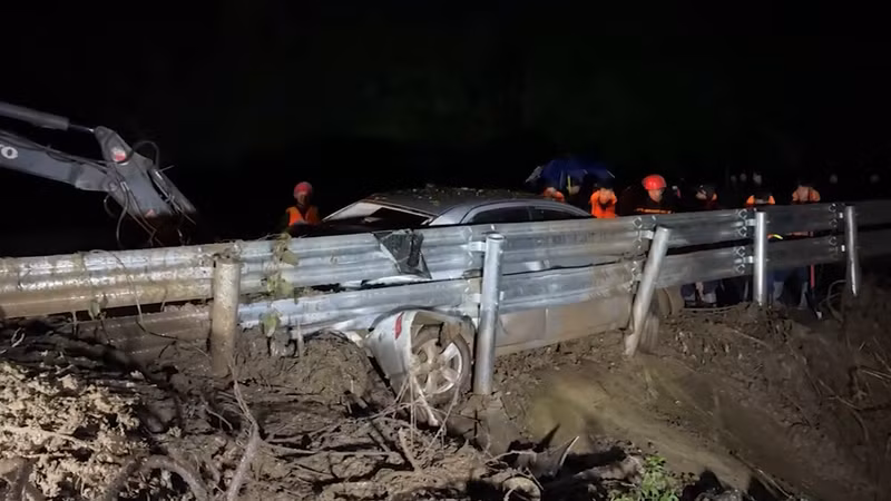 Son La Province Declares Natural Disaster Emergency After Landslides, 161 Households Evacuated