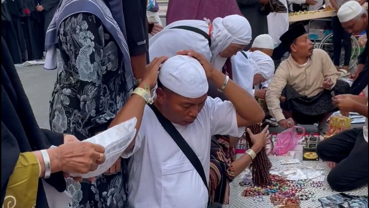Pop-up Markets Emerge Near Indonesian Hajj Pilgrim Accommodations in Makkah