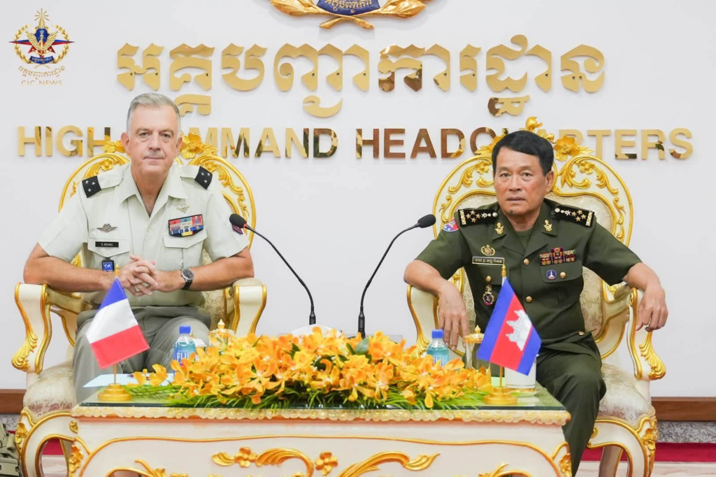 Cambodian Military Chief Briefs French Official on Border Dispute with Thailand, Emphasizes Peaceful Resolution