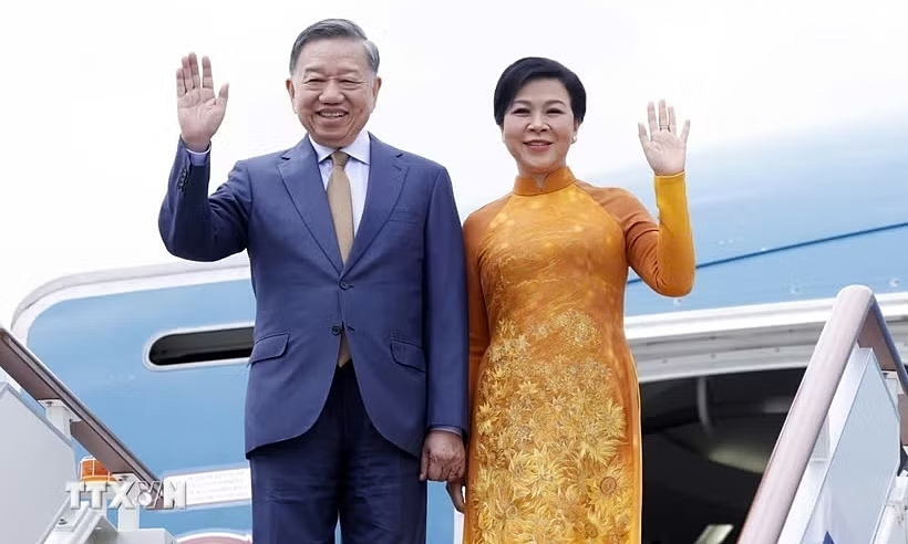 Vietnam's Top Leader Begins State Visit to Russia