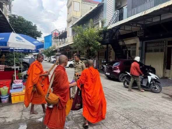 Fake Monks Arrested for Alms-Collecting Scams, Seize High-End Smartphones in Cambodia