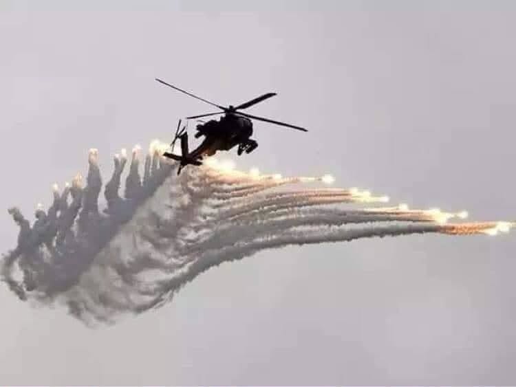 暫定政権軍、空爆を強化し寺院を標的に