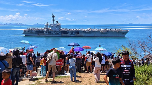 Thai Public Enthusiastic Over USS Abraham Lincoln's Port Call