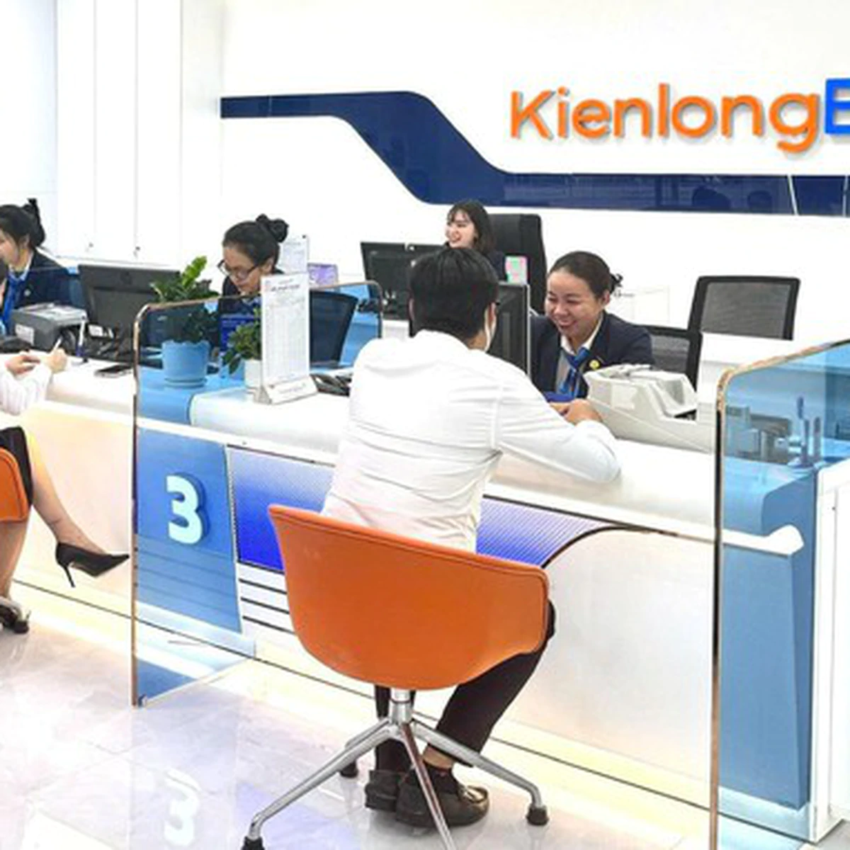 キエンロン銀行、監査で未解明の3430億ドン債権を説明