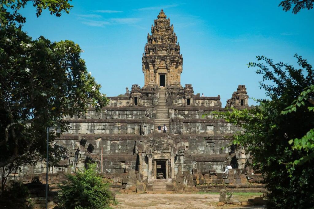 バコン寺院:アンコール遺産への生きた架け橋、クメール様式の源流