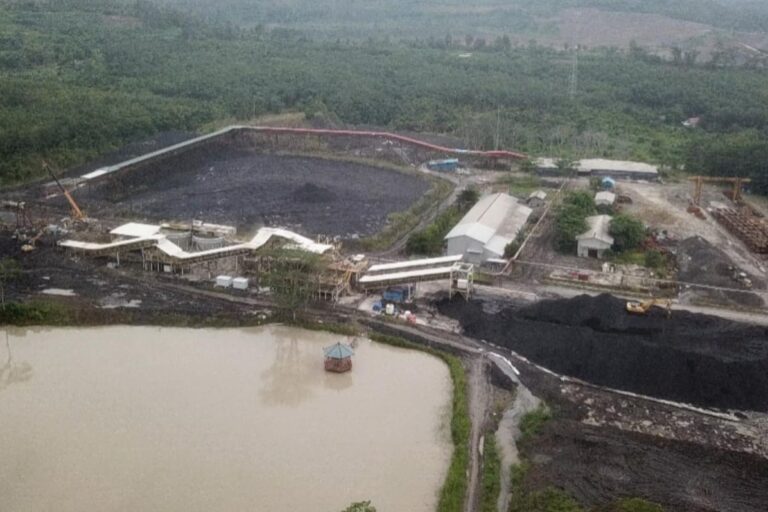 カルマンタン・スラタンの石炭鉱山、貯水池決壊で環境汚染の懸念再燃