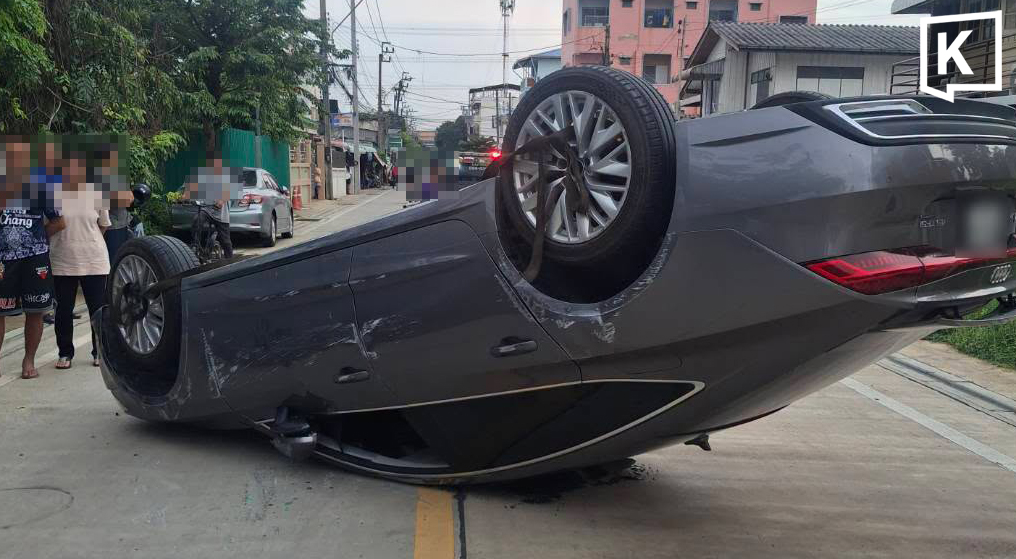 Car Flips Over in Narrow Bangkok Alley, Injuring Two