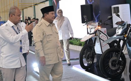 プラボウォ大統領、国内EVバイク生産目標を大幅引き上げへ
