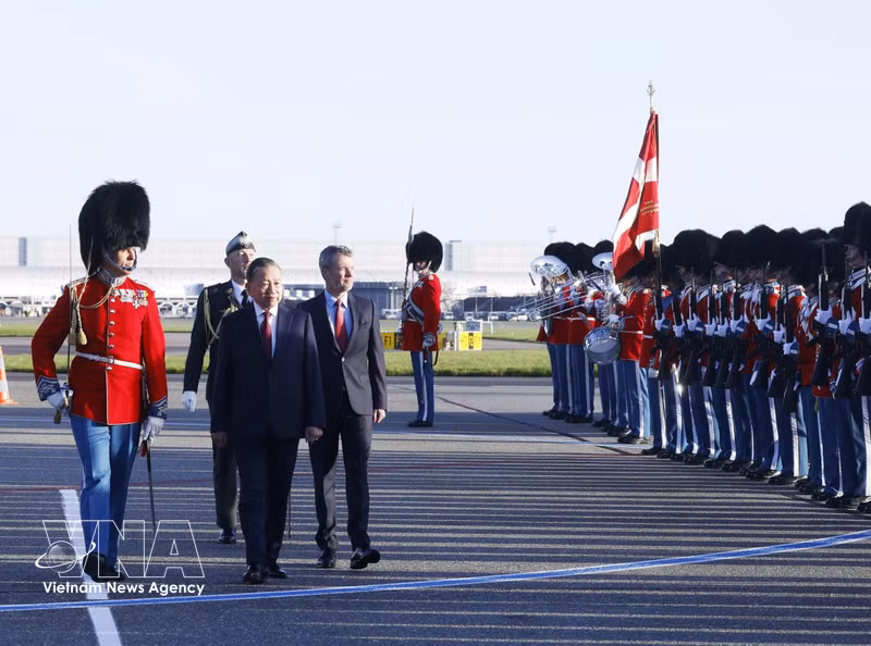 Vietnamese Top Leader Arrives in Denmark for State Visit, Boosting Cooperation