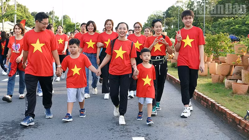 Vinh Long Province Ready to Coordinate for "Marching Forward with Vietnam" Program in 2026