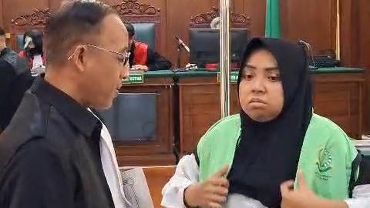 Woman Sued for Demolishing Official Residence with Excavator in Surabaya