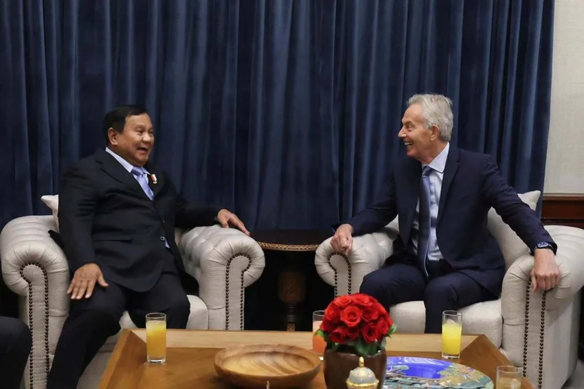 プラボウォ国防相、トニー・ブレア元英首相と会談