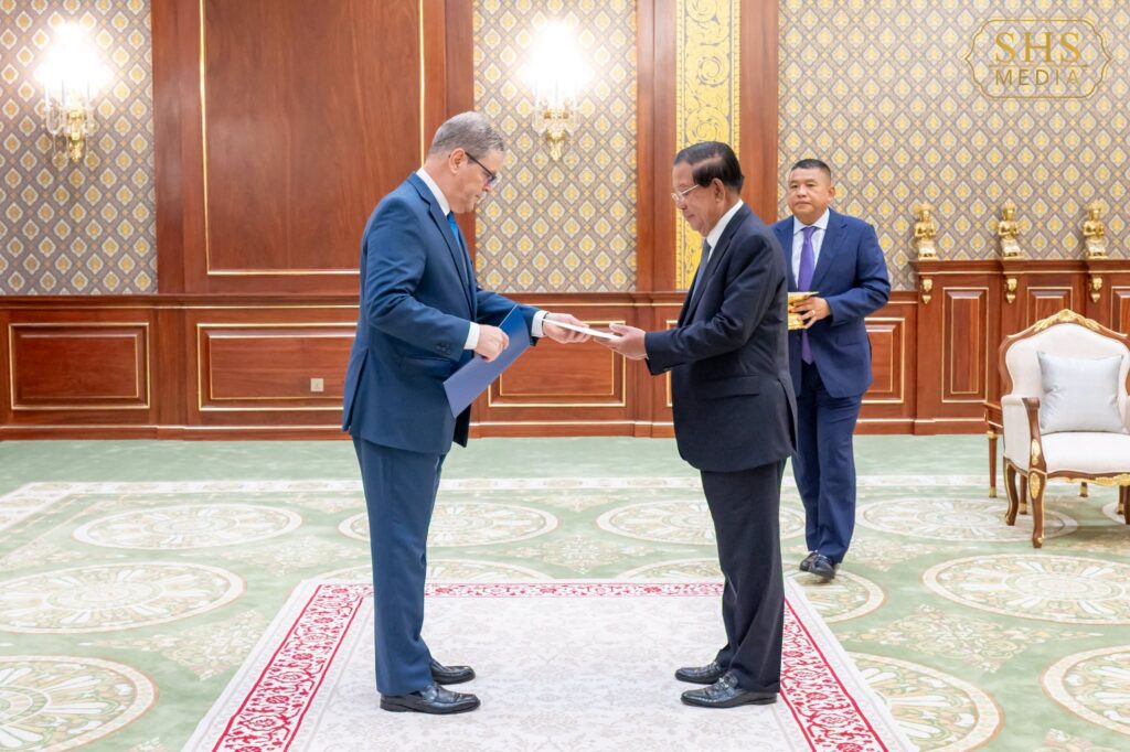 カンボジアとウルグアイ、新大使就任で関係強化へ