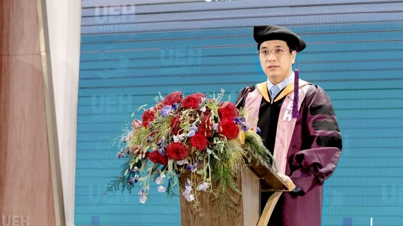ブイ・クアン・フン准教授がホーチミン市経済大学の学長に就任