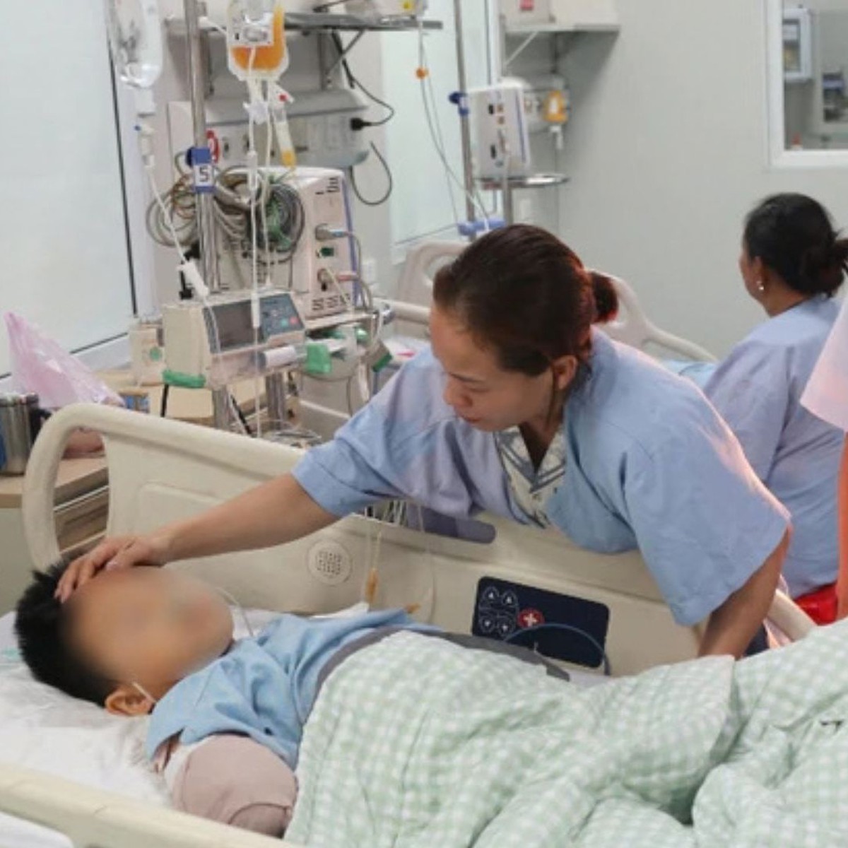 Vietnam: Severed Hand Reattached to Child's Leg After Gate Collapse