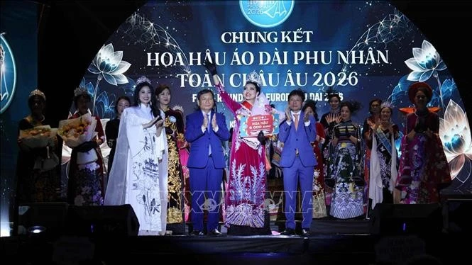 Ao Dai Shines at Vietnamese Culture Celebration in Europe, Fostering International Exchange