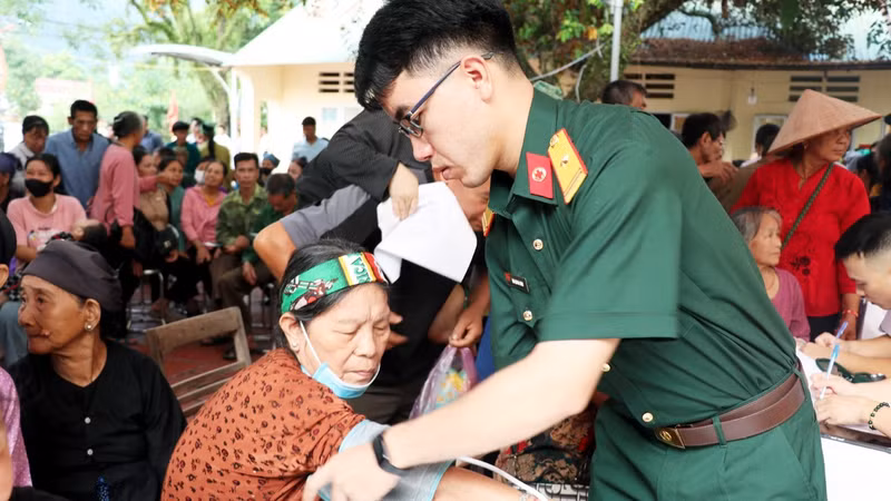 Vietnam Military Medical Academy Conducts Medical Aid in Mountainous Region