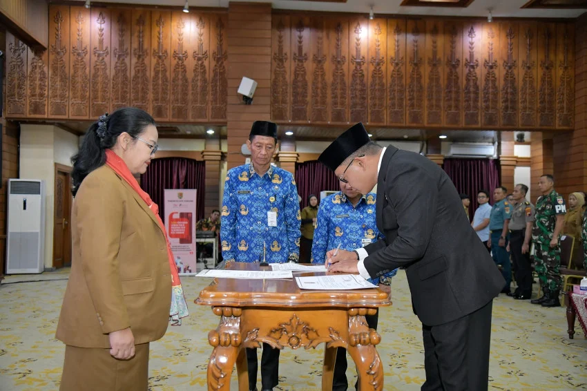 Mayor Agustina Officially Appoints Handi Priyanto as Semarang City Secretary