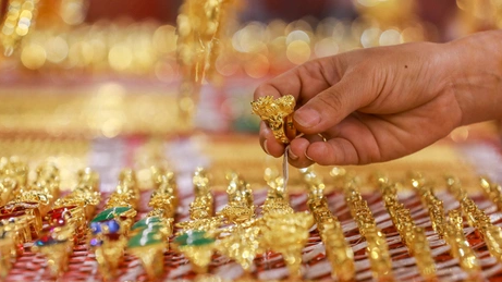 Vietnam Gold Market Sees Low Demand Despite Price Drop Below Global Rates