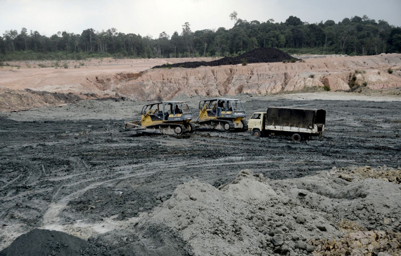Indonesia's Q1 trade surplus halves amid slump in coal and coffee exports