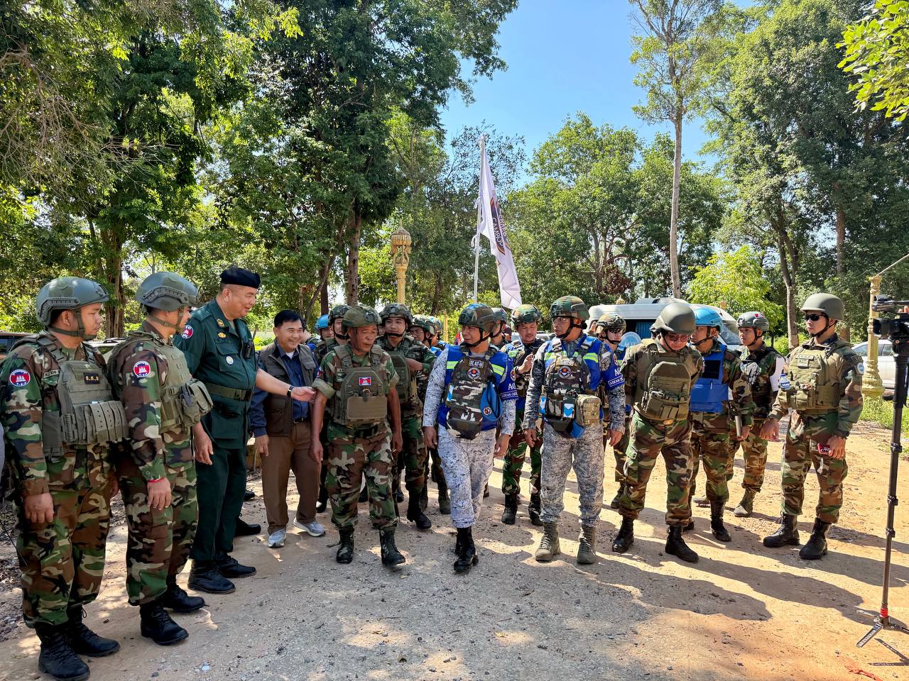 カンボジア、ASEAN監視団が国境地帯を視察 - 過去のタイ軍事攻撃の被害状況を確認