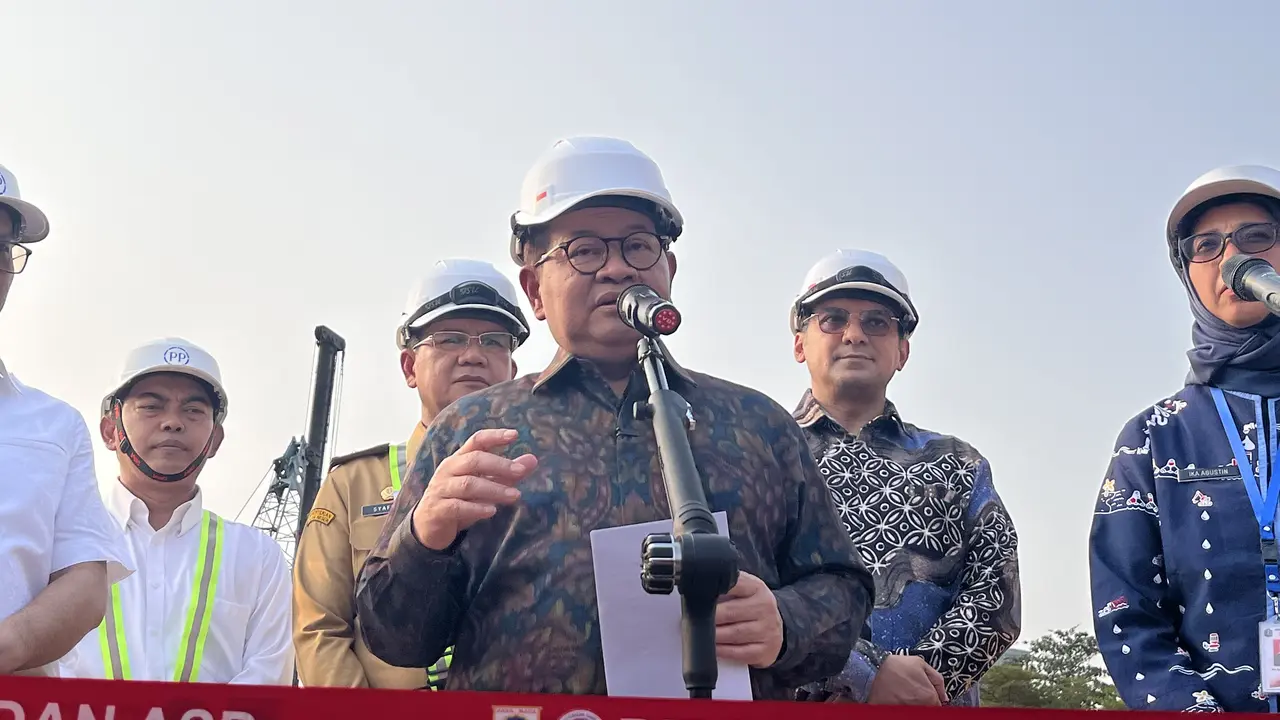 Jakarta's Stark Social Inequality Highlighted: Governor Expresses Concern Over Crowded Housing