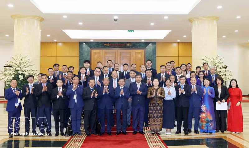 CPV Leader Meets Cambodian CPP Youth Officials, Emphasizes Bilateral Ties