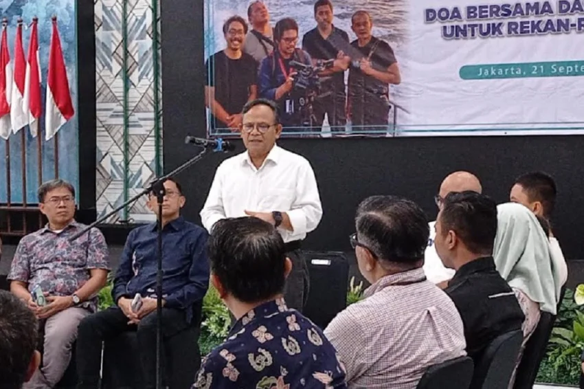 クラカタウ沖で不明の記者5名、インドネシア報道評議会が合同祈祷会開催