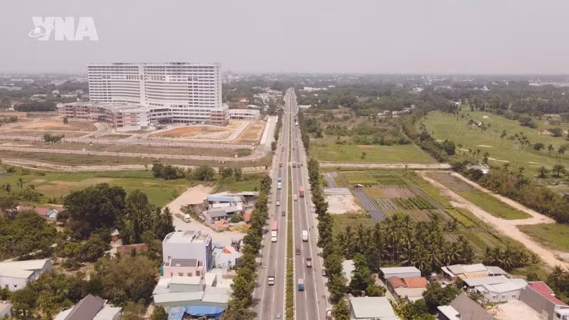 Vietnam's Economy Surges 8.18% in H1 2026, Outpacing Regional Peers