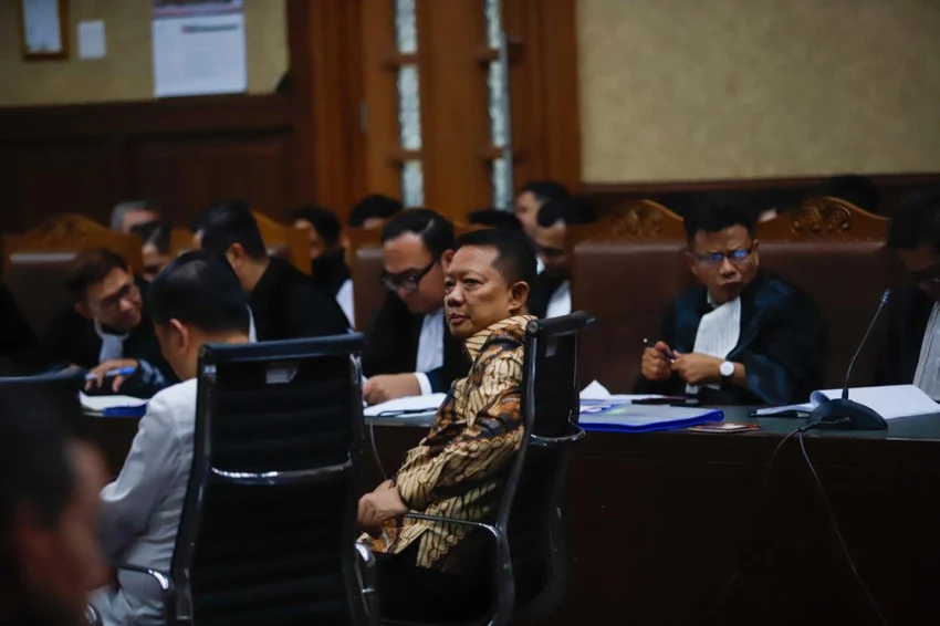 Prosecutors Urged to Present Banking Records in Corruption Probe
