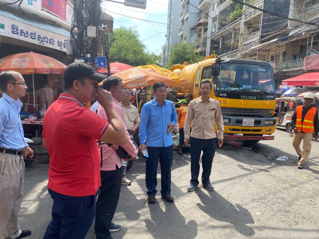 Phnom Penh Strengthens Drainage System Cleaning and Rehabilitation in Central Districts Ahead of Rainy Season
