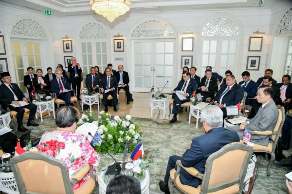 ASEAN、ミャンマー外相と「氷解」会談:和平合意履行に課題