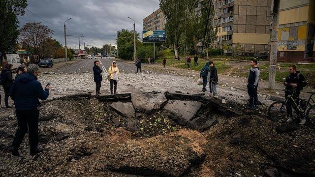 ウクライナ侵攻、ロシア軍が8人殺害 キエフもミサイル攻撃被害