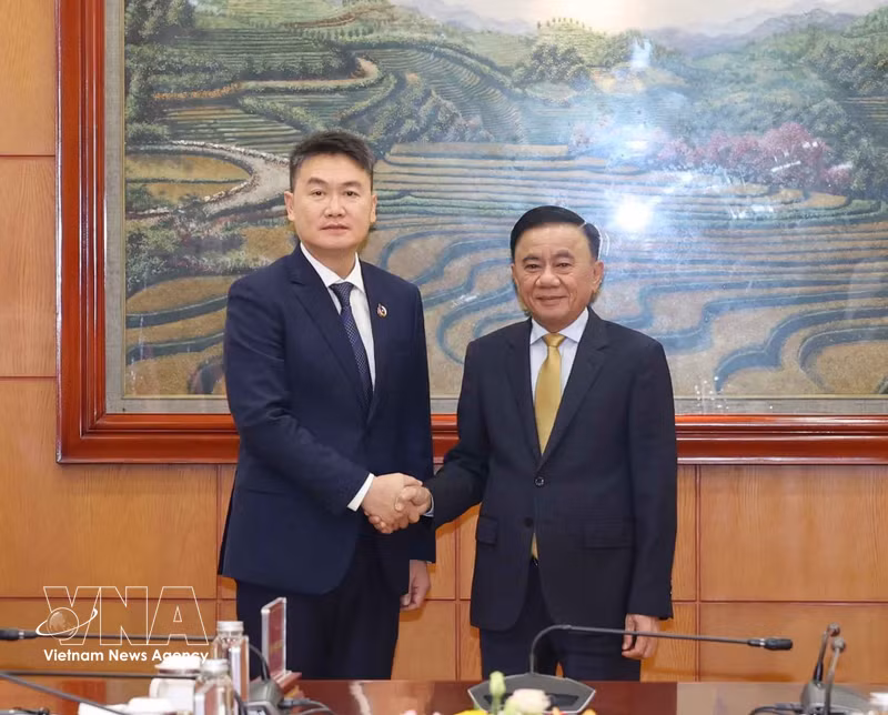 CPV Secretariat Standing Member Meets Lao Youth Delegation