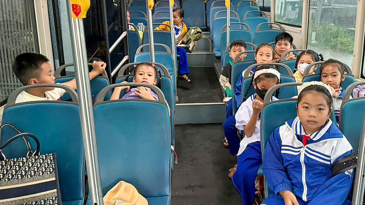 Nghe An School Merger Dispute: Some Students Return After Week-Long Boycott