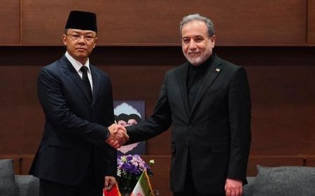 Indonesian, Iranian Foreign Ministers Discuss Regional and Global Affairs