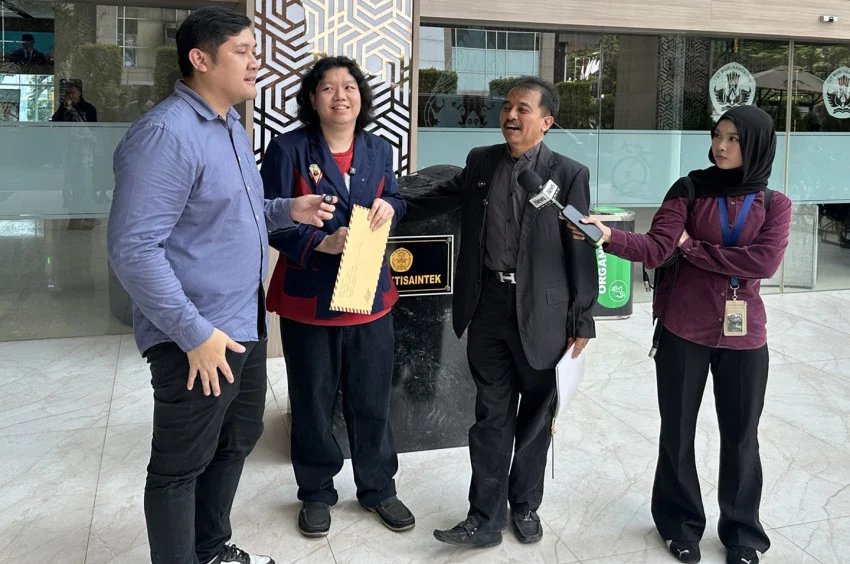 Gibran's Bachelor's Degree Equivalency Certificate: Honorary Title Disappears? Roy Suryo Raises Questions